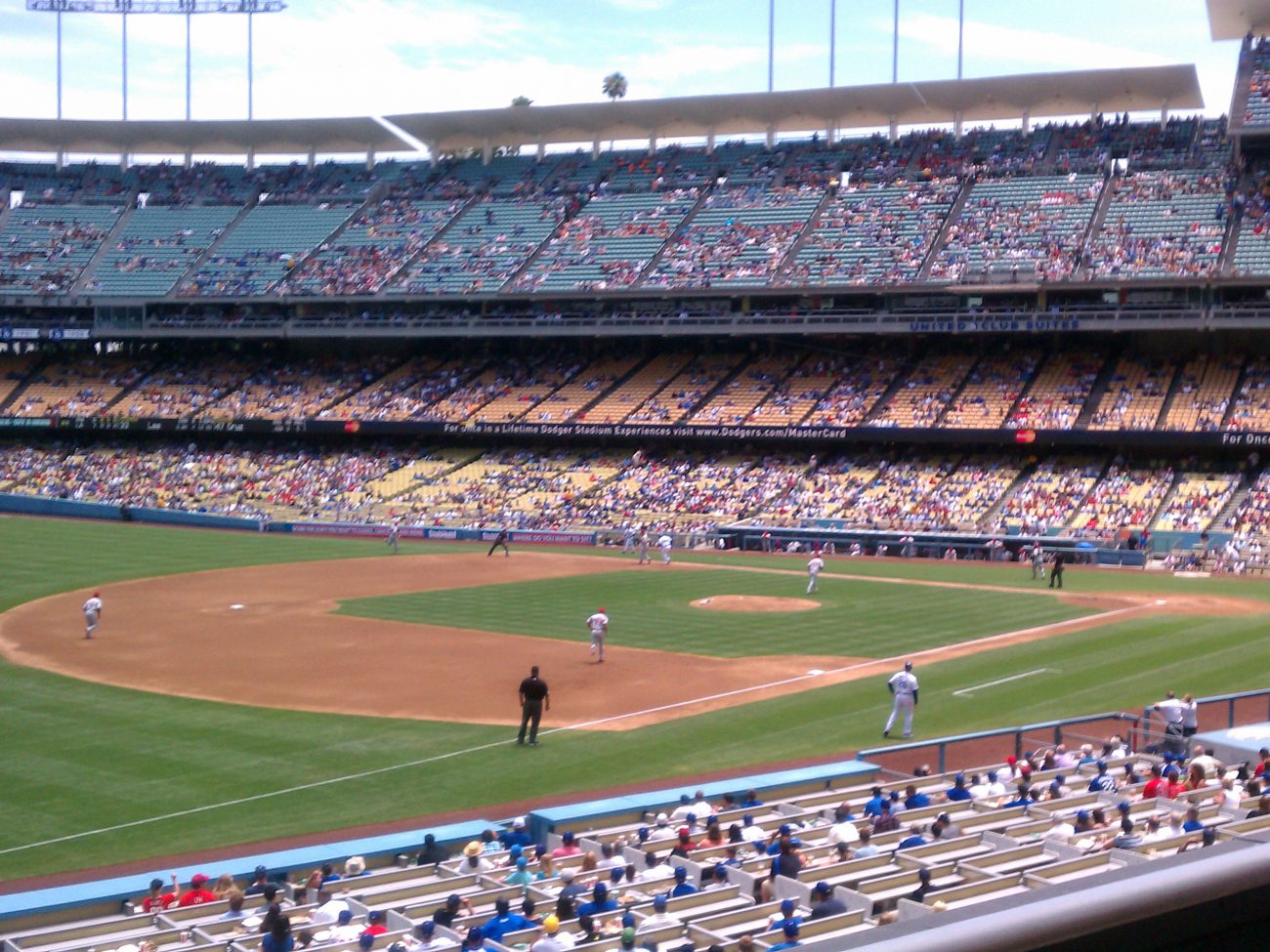 What are the important Dodger Stadium rules?