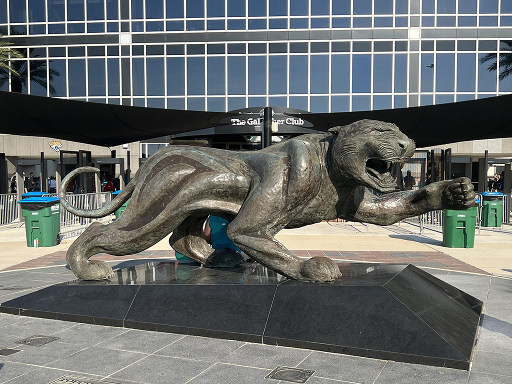 A statue of a jaguar stands outside the entrance to EverBank Field